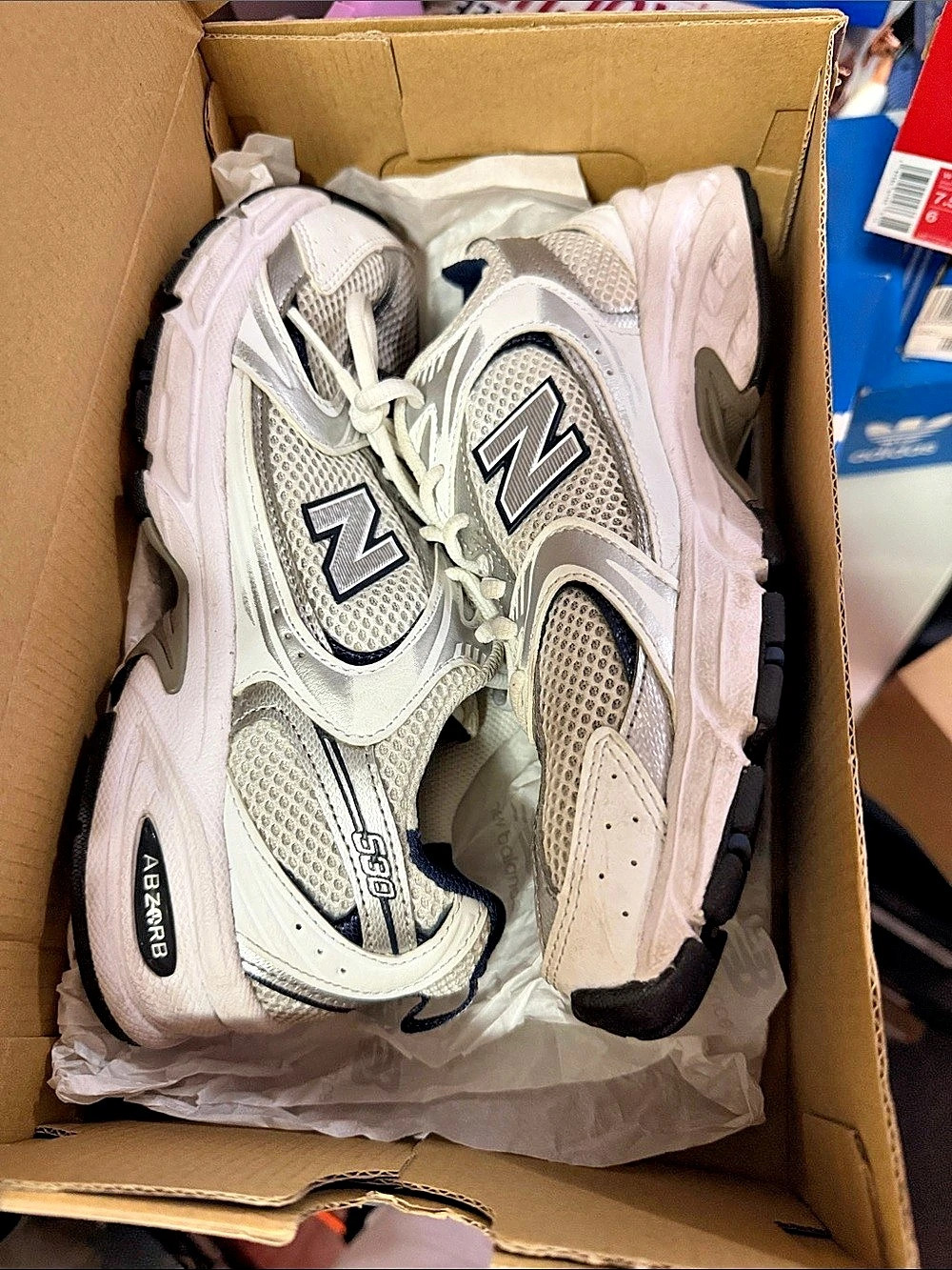 New Balance 530 Sneakers in White & blue
